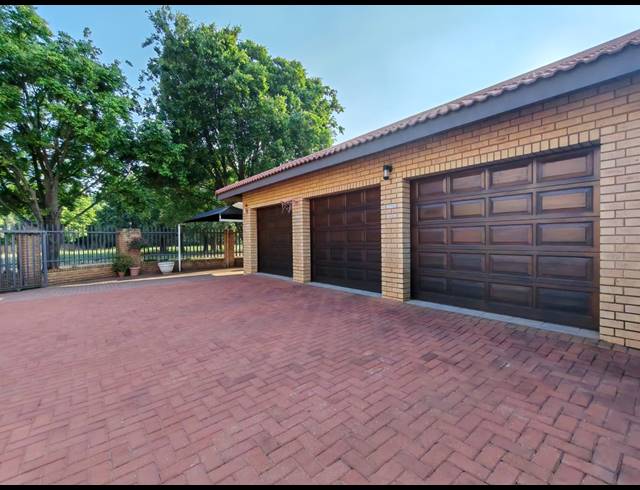 3 BEDROOM HOUSE FOR SALE IN THREE RIVERS PROPER